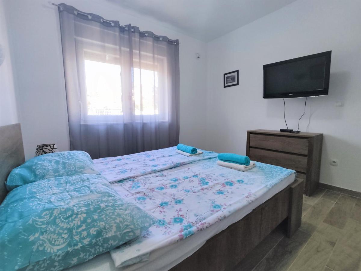Sunny Attic Apartment With Balcony & Modern City Apartment With Outdoor Area, No Balcony Трогир Экстерьер фото