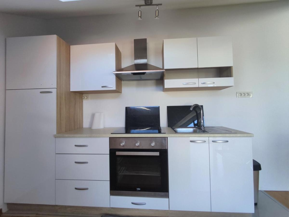 Sunny Attic Apartment With Balcony & Modern City Apartment With Outdoor Area, No Balcony Трогир Экстерьер фото