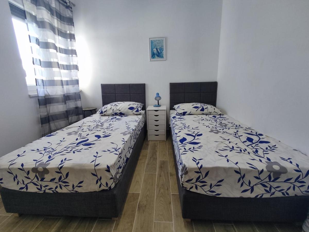 Sunny Attic Apartment With Balcony & Modern City Apartment With Outdoor Area, No Balcony Трогир Экстерьер фото