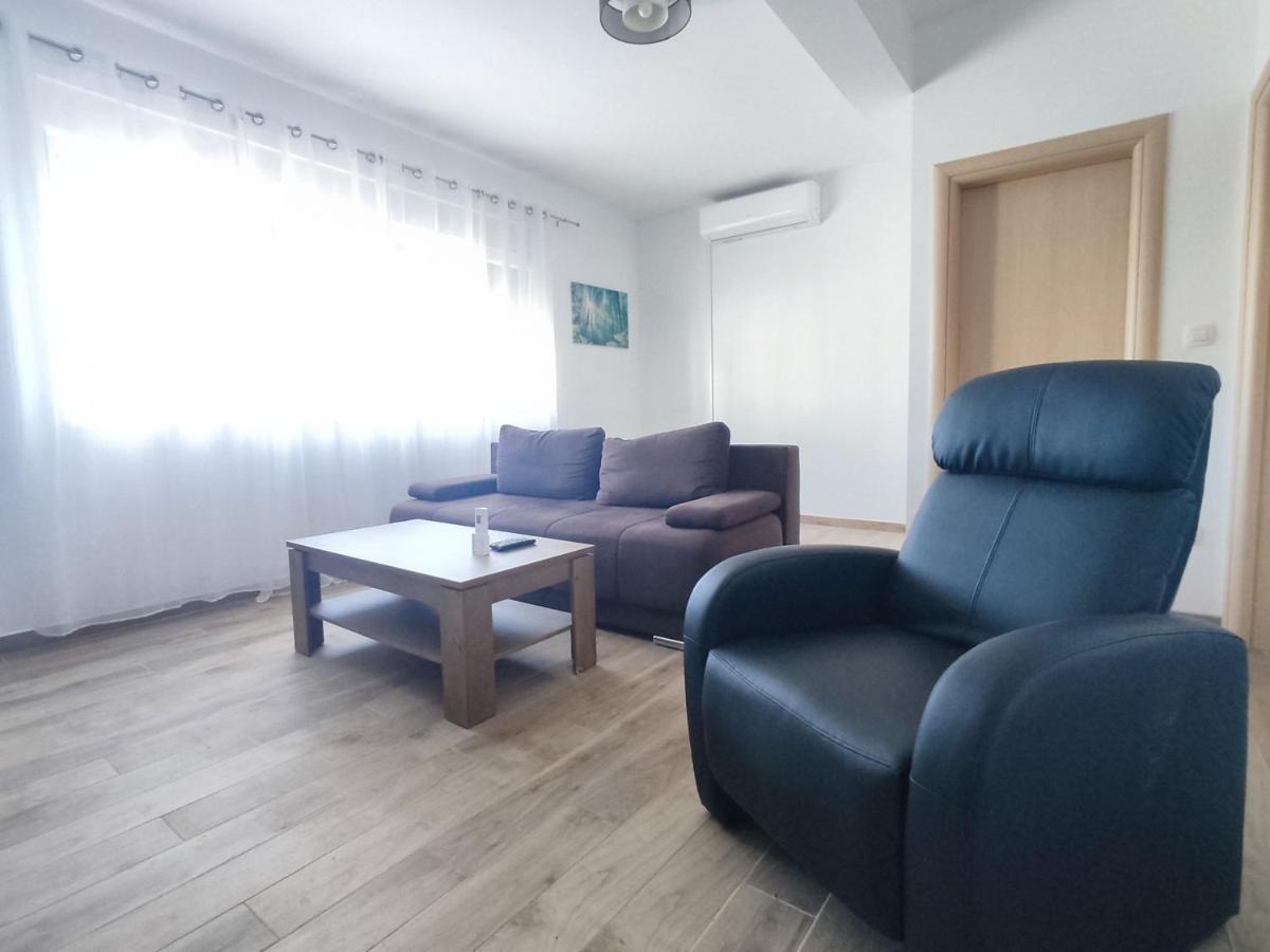 Sunny Attic Apartment With Balcony & Modern City Apartment With Outdoor Area, No Balcony Трогир Экстерьер фото