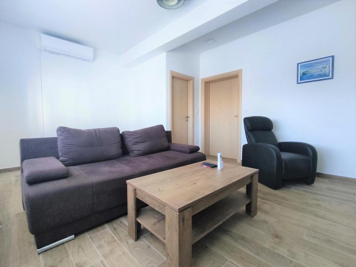 Sunny Attic Apartment With Balcony & Modern City Apartment With Outdoor Area, No Balcony Трогир Экстерьер фото