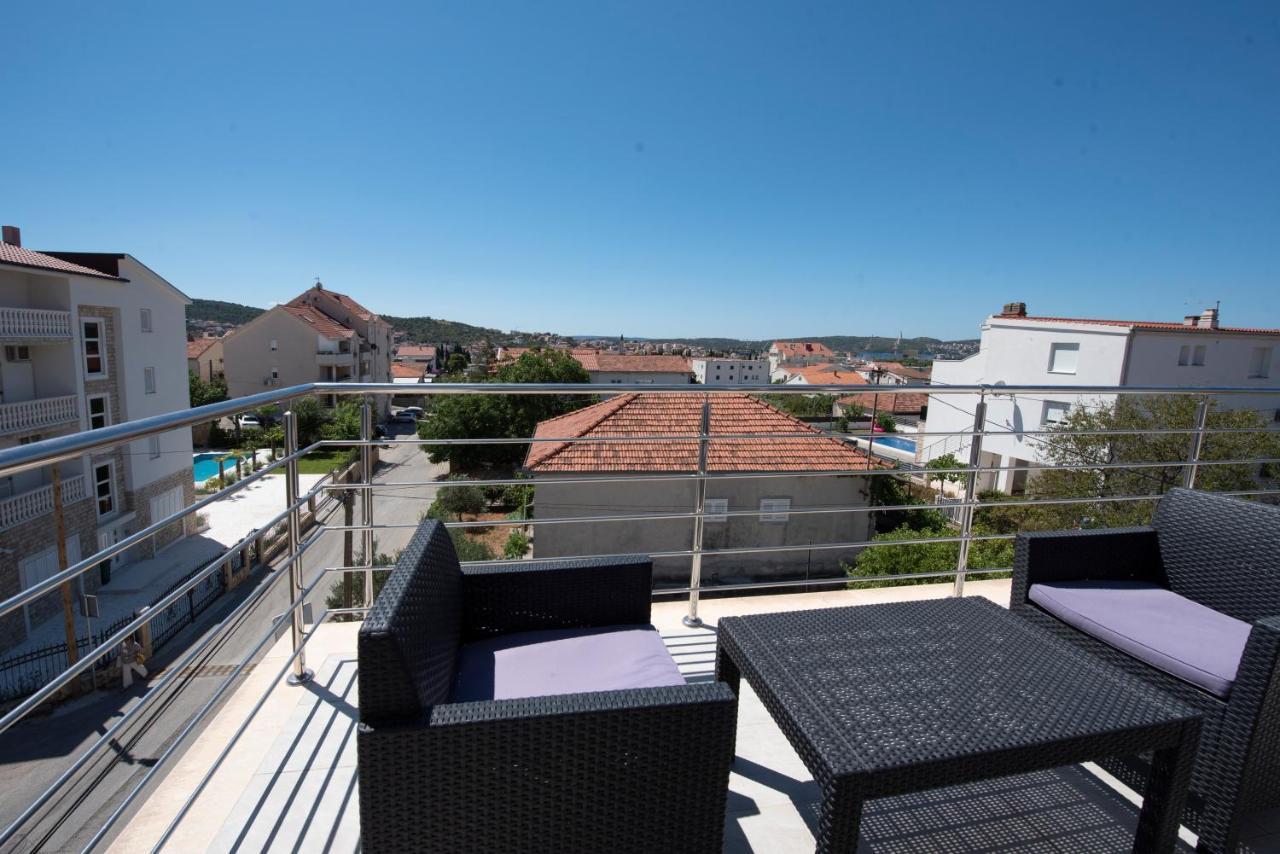 Sunny Attic Apartment With Balcony & Modern City Apartment With Outdoor Area, No Balcony Трогир Экстерьер фото
