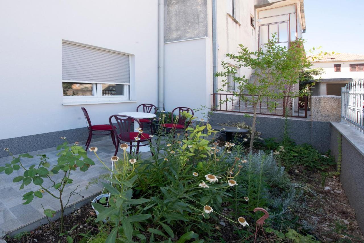 Sunny Attic Apartment With Balcony & Modern City Apartment With Outdoor Area, No Balcony Трогир Экстерьер фото