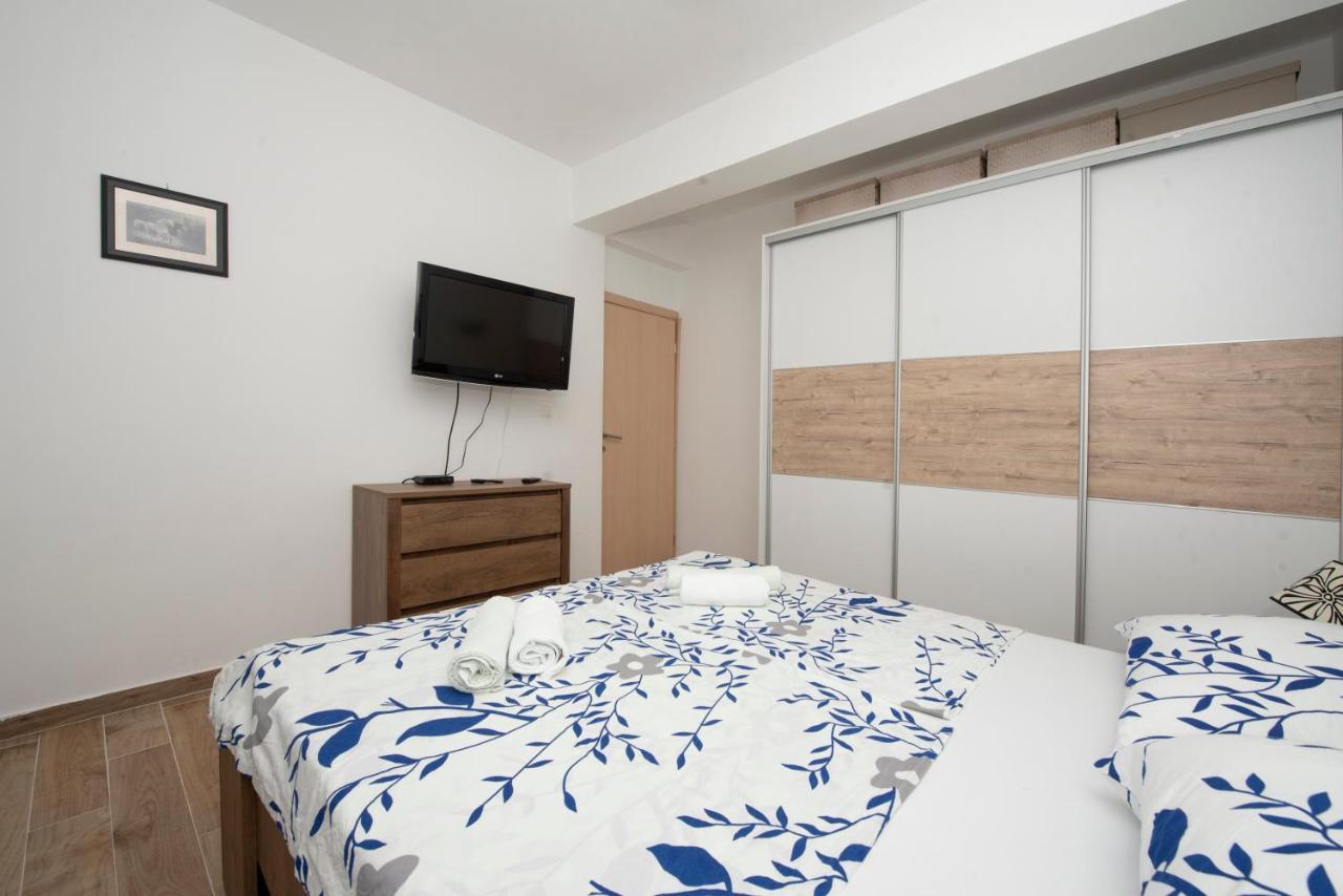 Sunny Attic Apartment With Balcony & Modern City Apartment With Outdoor Area, No Balcony Трогир Экстерьер фото