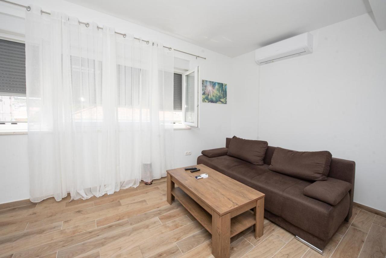 Sunny Attic Apartment With Balcony & Modern City Apartment With Outdoor Area, No Balcony Трогир Экстерьер фото