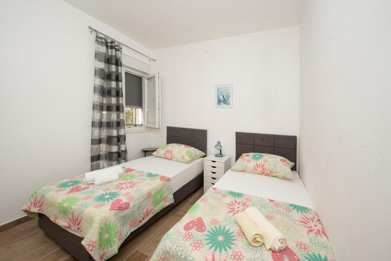 Sunny Attic Apartment With Balcony & Modern City Apartment With Outdoor Area, No Balcony Трогир Экстерьер фото